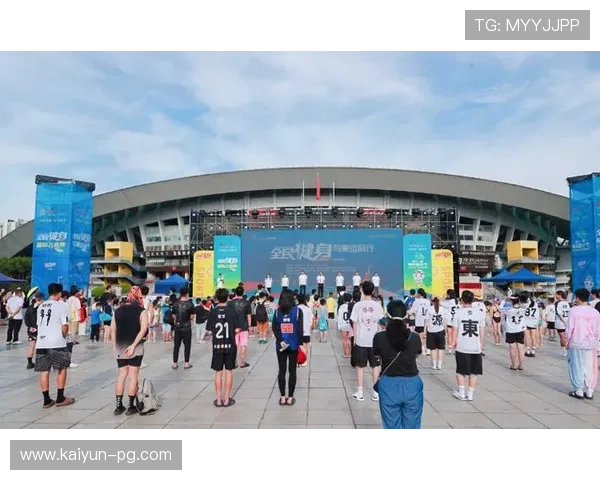 “卡路里运动场”等趣味体育挑战赛在全民健身日当天举行,吸引众多参与者 “卡路里运动场”等趣味体育挑战赛在全民健身日当天举行,吸引众多参与者